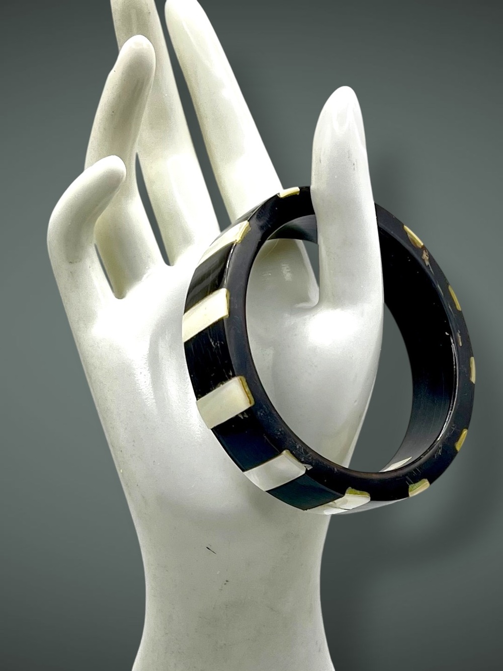 Vintage Made in India Mosaic Bangle Bracelet Black & White Striped Shell Horn